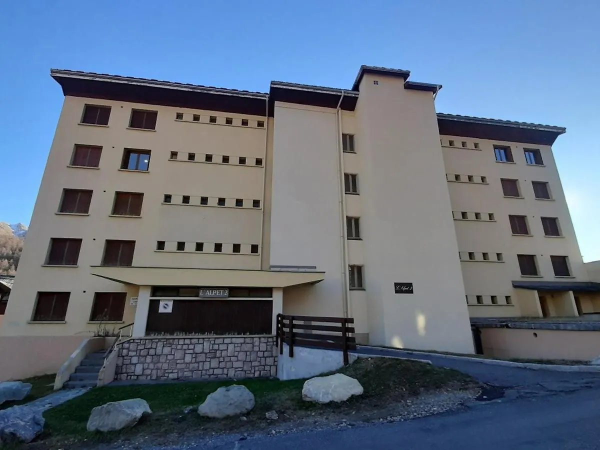 Studio Renove Avec Balcon Sud Et Parking, 4 Personnes, Montgenevre - Fr-1-330D-66 Apartment