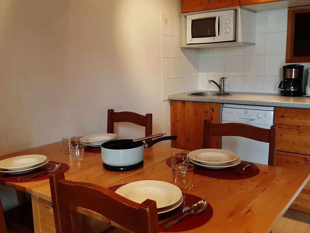 Studio Renove Avec Balcon Sud Et Parking, 4 Personnes, Montgenevre - Fr-1-330D-66 Apartment