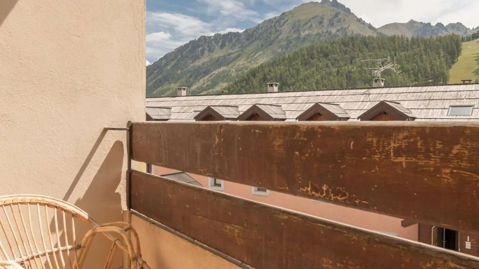 Studio Renove Avec Balcon Sud Et Parking, 4 Personnes, Montgenevre - Fr-1-330D-66 Apartment